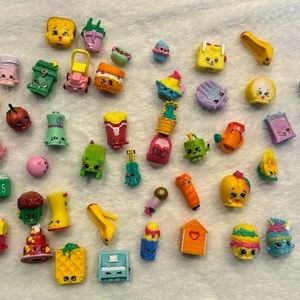 Lot of 43 shopkins